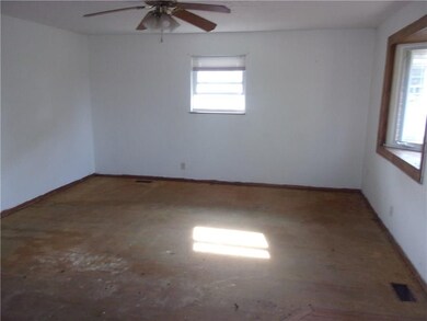 225 E 75th St, Anderson, IN 46013 - photo 5