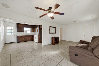 7659 Greenstone St, Houston, TX 77087 - photo 4