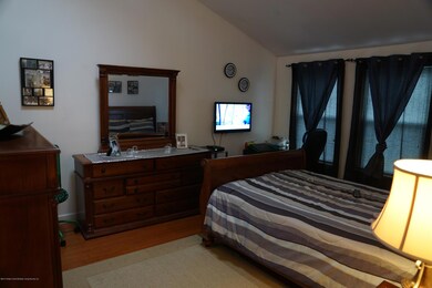 120 Pond Way unit 120, Staten Island, NY 10303 - photo 6