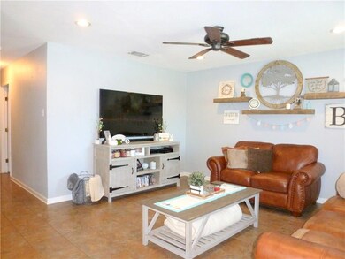 2756 Erin Dr, Marrero, LA 70072 - photo 2