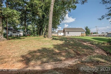 947 Wallace St, Statesville, NC 28677 - photo 4
