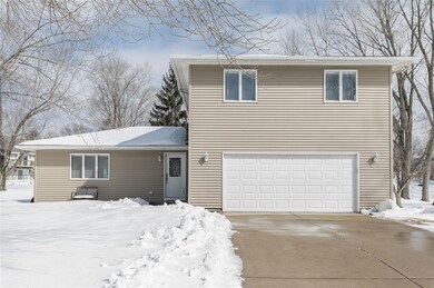 7012 Kiowa Trace NE, Cedar Rapids, IA 52411 - photo 2