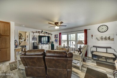 660 E Scenic St-6