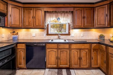 108 Brookfield Cir, Framingham, MA 01701 - photo 7