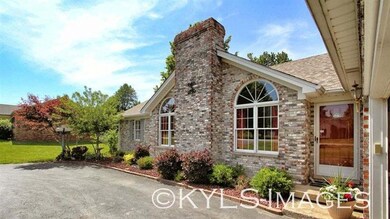 135 Hickory Dr, Harrodsburg, KY 40330 - photo 2