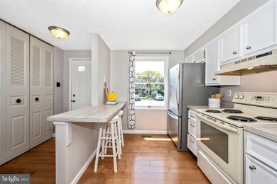 6809 Farmbrook Ct, Frederick, MD 21703 - photo 7