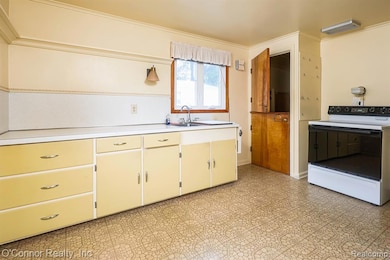 2913 11th Ave, Port Huron, MI 48060 - photo 7