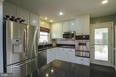 4407 Rockcrest Dr, Fairfax, VA 22032 - photo 2