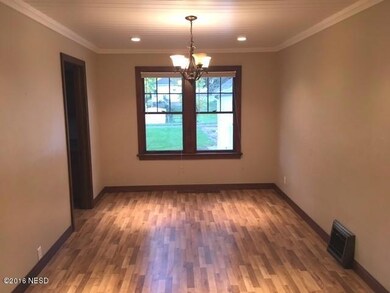 517 N Maple dining