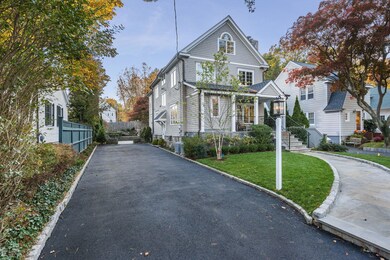 10 Irvine Rd, Old Greenwich, CT 06870 - photo 2