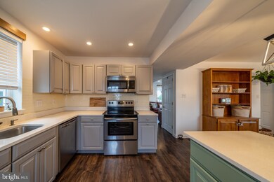 326 Woodlyn Cir, Woodlyn, PA 19094 - photo 5