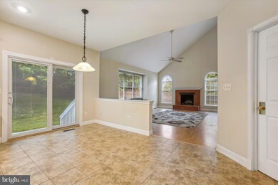 12718 Autumn Crest Dr, Herndon, VA 20171 - photo 7