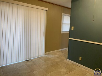 3129 SW Grand Ct, Topeka, KS 66614 - photo 5