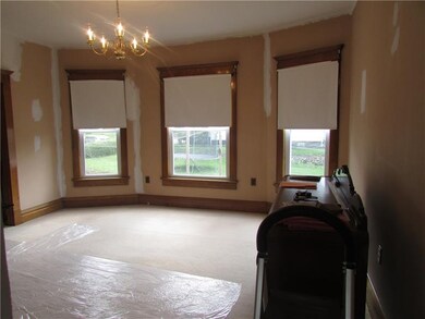 Dining room with French doors, beautiful ornamenta