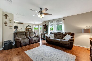 1426 Barras St, Alvin, TX 77511 - photo 6