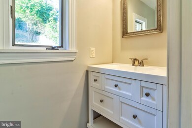 6208 Forest Rd, Cheverly, MD 20785 - photo 7