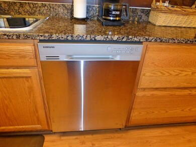 692 Cherryhaven Dr, Columbus, OH 43228 - photo 6