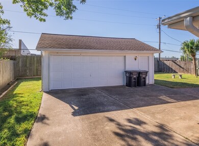 3410 Oxford Rd, Alvin, TX 77511 - photo 3