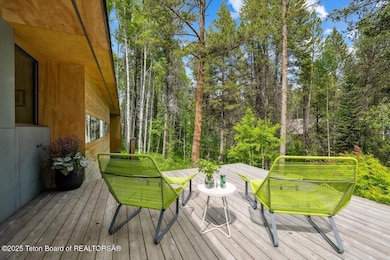04-2825 Sparrow Hawk Rd - 04
