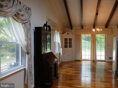 6005 Lake Manor Dr, Baltimore, MD 21210 - photo 5