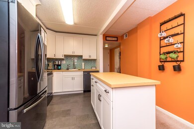 153 Riversedge Dr unit CONDO 153, Norristown, PA 19403 - photo 3