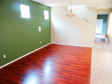 Dining room, laminate flooring