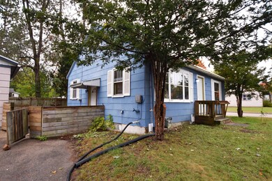 904 8th St, Waupaca, WI 54981 - photo 4