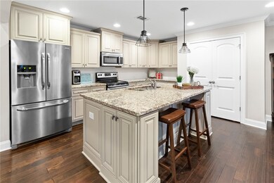 Tons of cabinetry, spacious island, adorable penda