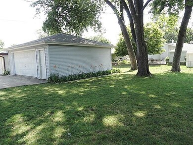 9012 Pettit Dr, Highland, IN 46322 - photo 4