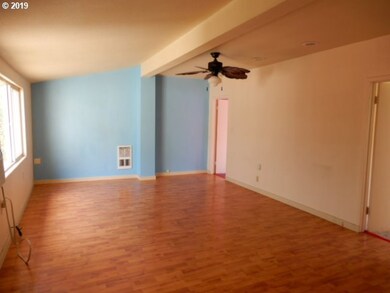 196 Mccall St, Sutherlin, OR 97479 - photo 2