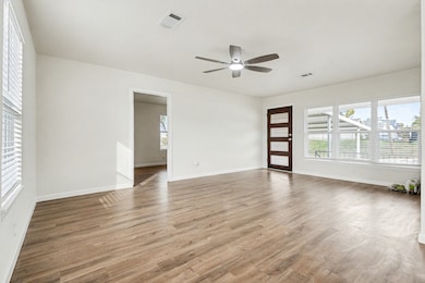 928 Ash Crescent St, Fort Worth, TX 76104 - photo 5