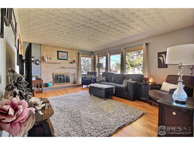 Pretty Living Room with Cozy Fireplace