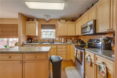 2nd view of the kitchen