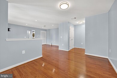 4071 S Four Mile Run Dr unit 401, Arlington, VA 22204 - photo 3