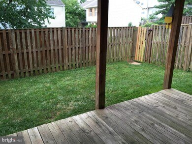 19027 Partridge Wood Dr, Germantown, MD 20874 - photo 3