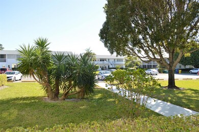 314 Camden N, West Palm Beach, FL 33417 - photo 6