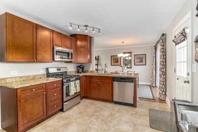 311 Cedarbrook Rd, Naperville, IL 60565 - photo 5