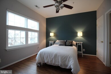 12501 Hayes Ct unit 403, Fairfax, VA 22033 - photo 2