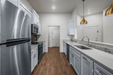 7002 40th St B grey counters-6