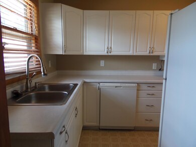 1109 E 3rd Ave, Mitchell, SD 57301 - photo 6