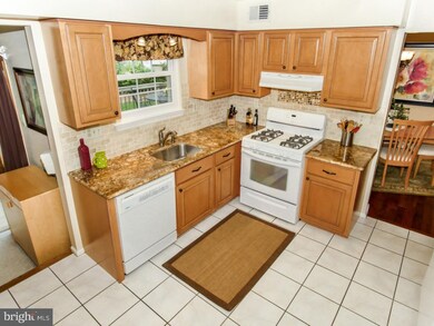 100 Lesha Dr, Morrisville, PA 19067 - photo 7