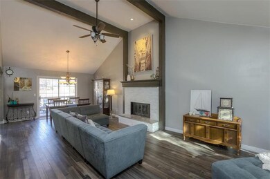 9927 Edelweiss Cir, Shawnee, KS 66203 - photo 4