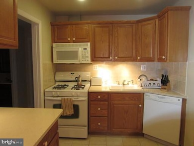 2131 Pimmit Dr, Falls Church, VA 22043 - photo 5