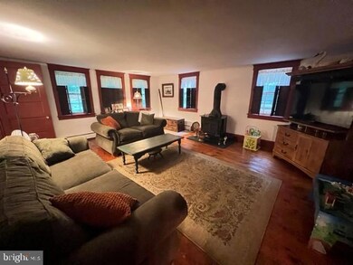 821 Sheerlund Rd, Reading, PA 19607 - photo 5