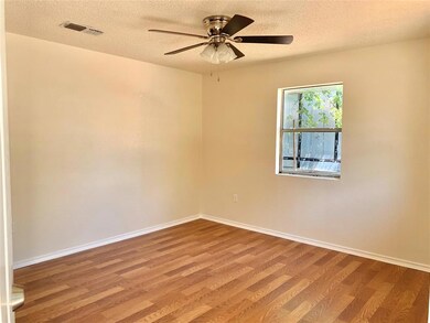 819 N Wilhite St, Cleburne, TX 76031 - photo 3