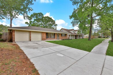 1130 Chamboard Ln, Houston, TX 77018 - photo 2