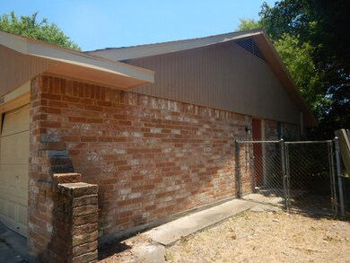 10502 Saber Ct, Houston, TX 77038 - photo 2