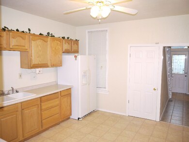 1030 W 14th St, Davenport, IA 52804 - photo 2