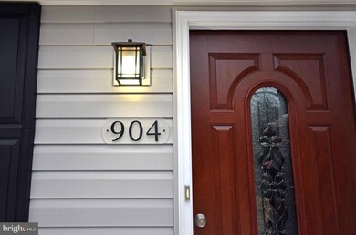 904 Old Walnut St, Capitol Heights, MD 20743 - photo 2