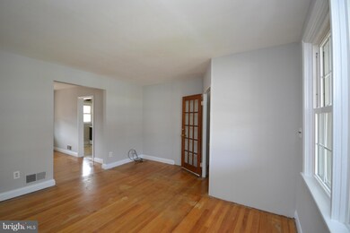 8635 Rock Oak Rd, Parkville, MD 21234 - photo 4